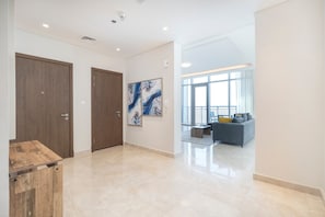 5 bedrooms - Airy 5-bedrooms Apartment at Harbour Views With Stunning Scenery of Dubai Creek (Dubai)