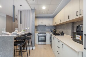 Studio - Amazing Studio Apartment in Frankfurt Sports City (Dubai)