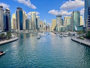 Apartment - Spacious 3BR Marina Stay With City Views (Dubai)