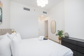 1 bedroom, Internet - Stylish 1-bedroom Retreat With Pool in Vibrant Jumeirah Golf Estates (Dubai)