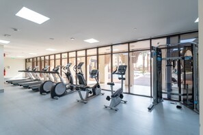 1 bedroom, Internet - Stylish 1-bedroom Retreat With Pool in Vibrant Jumeirah Golf Estates (Dubai)