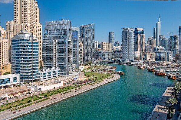 Apartment - Amazing 1-bedroom Apartment for 4 With Rooftop Pool-dubai Marina (Dubai)