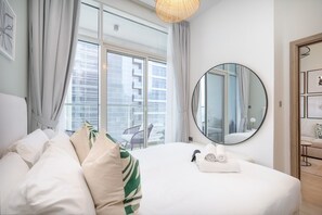 Apartment | 1 bedroom - Glamorous 1BR Apartment - Steps From the Beach (Dubai)