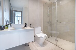 House - Glamorous 1BR Apartment - Steps From the Beach (Dubai)