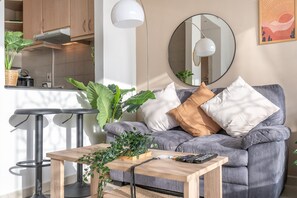 House - Trendy Studio With Fitted Kitchen in Discovery Gardens (Dubai)