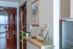 House - Trendy Studio With Fitted Kitchen in Discovery Gardens (Dubai)