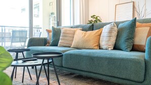 Apartment | 2 bedrooms - Warm 2-bedrooms With Modern Kitchen Interior in The Greens (Dubai)