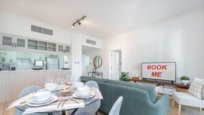 Apartment | 2 bedrooms - Warm 2-bedrooms With Modern Kitchen Interior in The Greens (Dubai)