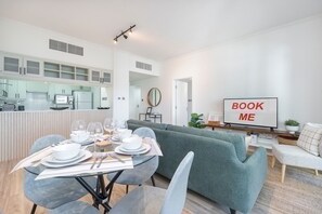 Apartment | 2 bedrooms - Warm 2-bedrooms With Modern Kitchen Interior in The Greens (Dubai)