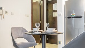 Apartment - Pleasing 1-bedroom for 4 in JVC for Relaxing Getaway (Dubai)