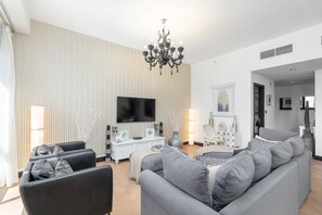 2 bedrooms - Great 2BR Apartment Near JBR Beach (Dubai)