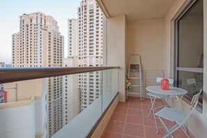Apartment | 2 bedrooms - Chic 2BR Retreat With Stunning Views in JBR (Dubai)