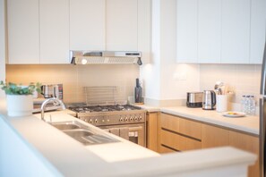 Apartment | 3 bedrooms - Stylish Cozy 3-bedroom Apartment With Harbour Views in Dubai Creek Harbour (Dubai)