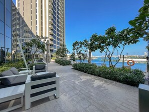 2 bedrooms - Elegant 2BR in Dubai Marina - Luxury Awaits You (Dubai)