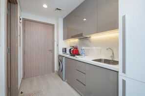 Room - Wonderful Studio Apartment With Balcony at Farhad Azizi (Dubai)