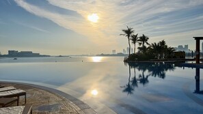 3 bedrooms - Serene 3-bedroom With Waterfront Marina Views in Palm Jumeirah (Dubai)