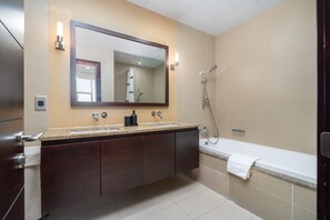 Apartment | 3 bedrooms - Serene 3-bedroom With Waterfront Marina Views in Palm Jumeirah (Dubai)