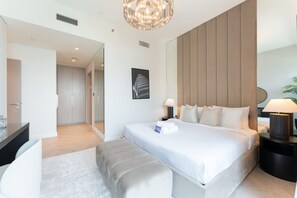 3 bedrooms - Luxurious 3-bedroom Apartment in Downtown Near Burj Khalifa in Dubai Mall (Dubai)
