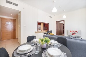 House | 1 bedroom - Breathtaking 1BR Retreat in Downtown - Sleeps 4 (Dubai)
