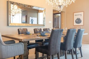 4 bedrooms - Amazing 4-bedroom Apartment Perfect for Families in Dubai Marina (Dubai)