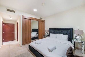 2 bedrooms - Scenic 2BR Near Beach in Princess Tower Marina (Dubai)