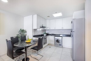 2 bedrooms - Scenic 2BR Near Beach in Princess Tower Marina (Dubai)