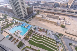 2 bedrooms - Beautiful 2-br Flat in Downtown Luxury City Living at Its Best (Dubai)