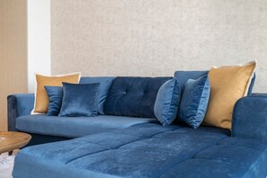 2 bedrooms - Beautiful 2-br Flat in Downtown Luxury City Living at Its Best (Dubai)