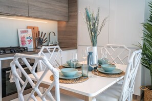 Studio - Charming Minimalist Studio Perfect for 4 in Dubai Marina (Dubai)