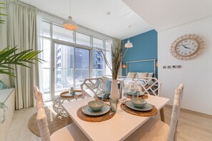 House - Charming Minimalist Studio Perfect for 4 in Dubai Marina (Dubai)