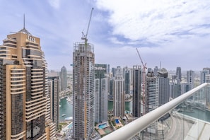 1 bedroom - Sophisticated 1-bedroom With Skyscrapers View at Botanica Tower (Dubai)