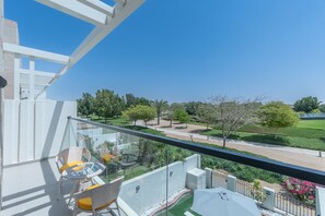 Apartment | 3 bedrooms - Cozy Stylish 3-bedroom Villa at Damac Hills With Golf Course View (Dubai)
