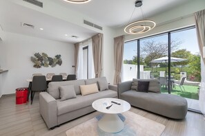 Apartment | 3 bedrooms - Cozy Stylish 3-bedroom Villa at Damac Hills With Golf Course View (Dubai)