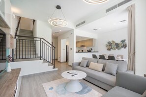 Apartment | 3 bedrooms - Cozy Stylish 3-bedroom Villa at Damac Hills With Golf Course View (Dubai)