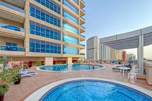 1 bedroom - Classy 1-bedroom Apartment in Dubai Marina With City Views (Dubai)