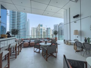 3 bedrooms - Stylish 3-bedrooms With an Elegant Dining Area in the Heart of Dubai Marina (Dubai)