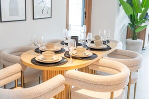 3 bedrooms - Stylish 3-bedrooms With an Elegant Dining Area in the Heart of Dubai Marina (Dubai)