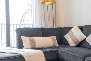 1 bedroom - Boho-inspired 1 bed in Production City (Dubai)