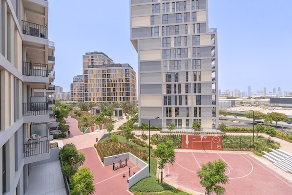 1 bedroom - Boho-inspired 1 bed in Production City (Dubai)