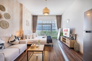 Room - Calm Studio Apartment Right by the Golf Courses in Sports City (Dubai)