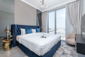 Apartment | 2 bedrooms - Stylish 2-bed Oasis With Pool in Peaceful Creek Harbour (Dubai)