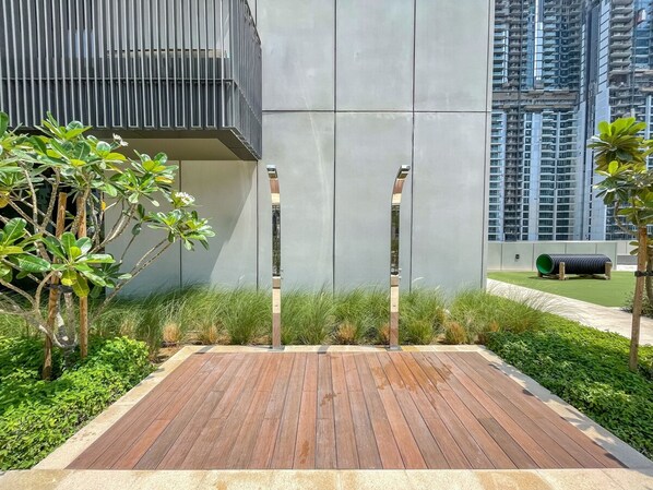 Apartment | 2 bedrooms - Stylish 2-bed Oasis With Pool in Peaceful Creek Harbour (Dubai)