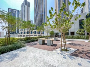 Apartment | 2 bedrooms - Stylish 2-bed Oasis With Pool in Peaceful Creek Harbour (Dubai)