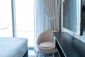 Apartment | 2 bedrooms - Stylish 2-bed Oasis With Pool in Peaceful Creek Harbour (Dubai)