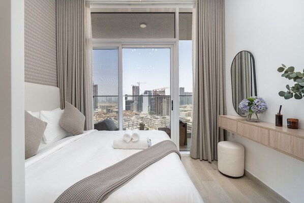 Studio - Sophisticated and Serene Studio Apartment With Stunning Skyline Views in JVC (Dubai)