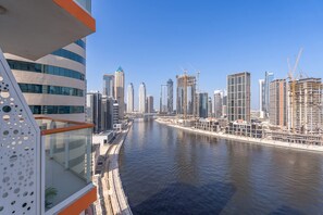 House - Cozy Studio Apartment Perfect for 4 in Business Bay (Dubai)