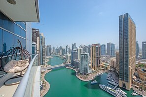 1 bedroom - Warm and Airy 1-bedroom Apartment With Exceptional Views in Dubai Marina (Dubai)
