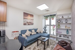 Apartment | 2 bedrooms - High-floor 2BR With Dubai Marina Views (Dubai)