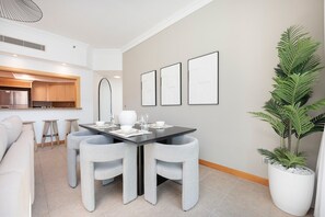 Apartment | 3 bedrooms - Lavish 3BR Family Getaway in Palm Jumeirah (Dubai)