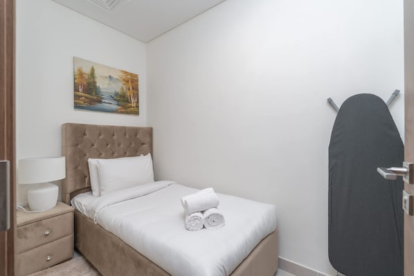 3 عدّة غرف نوم وخدمة الإنترنت